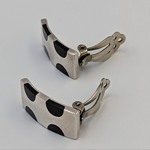 Vintage Taxco Mexico Sterling Onyx Inlay Half Polkadot Design Clip on Earrings - Picture 4 of 11